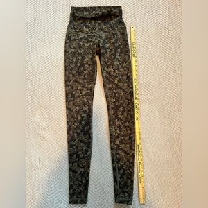 Lululemon camo high rise wunder under leggings